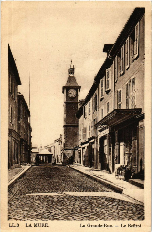 Carte postale ancienne La Mure - La Grande-Rue - Le Beffroi à La Mure