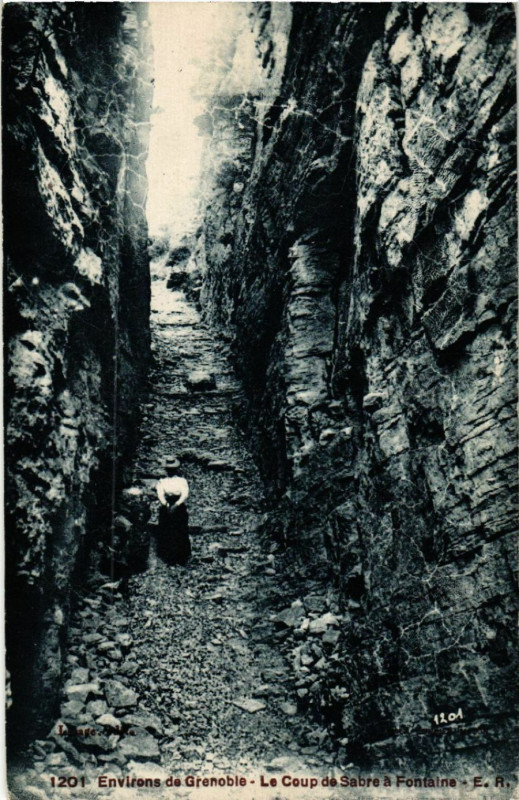 Carte postale ancienne Env. de Grenoble - Le Coup de Sabre a Fontaine à Grenoble