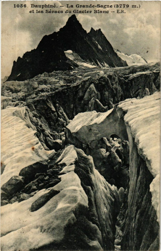 Carte postale ancienne Dauphiné - La Grande-Sagne (3779 m) et les Series du Glacier Blanc