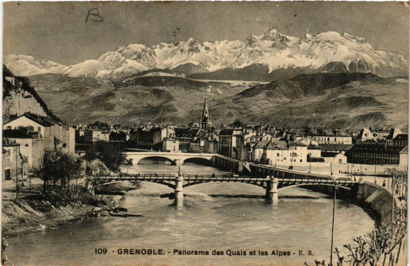 Carte postale ancienne Grenoble - Panorama des Quais et les Alpes à Grenoble