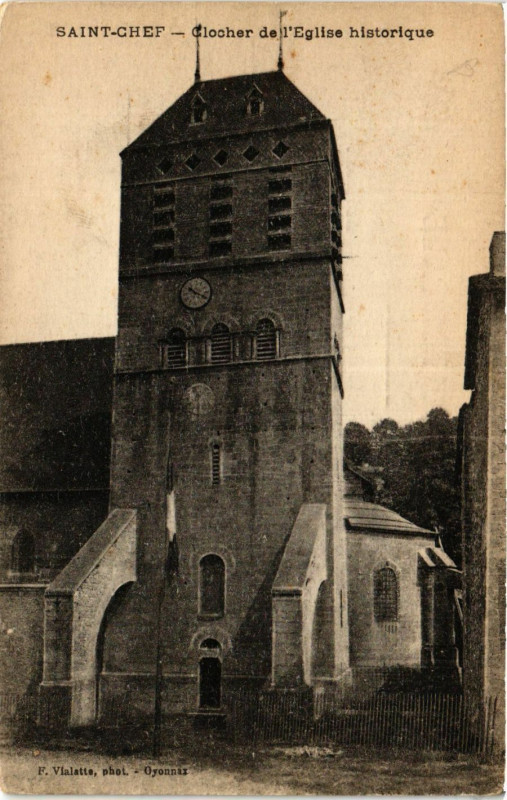 Carte postale ancienne Saint-Chef - Clocher de l'Eglise historique à Saint-Chef