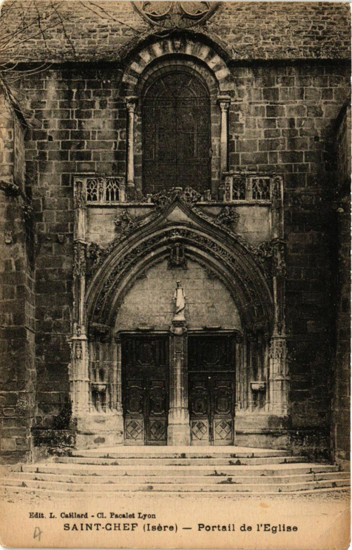 Carte postale ancienne Saint-Chef - Portail de l'Eglise à Saint-Chef