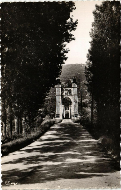 Carte postale ancienne Brangues - Entrée-du-Pont-de-Groslée à Groslée-Saint-Benoit