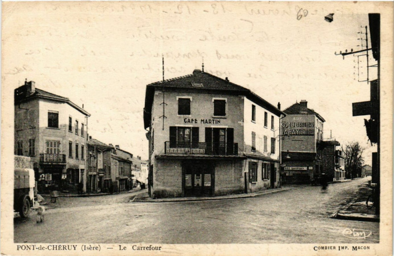 Carte postale ancienne Pont-de-Cheruy - Le Carrefour à Pont-de-Chéruy