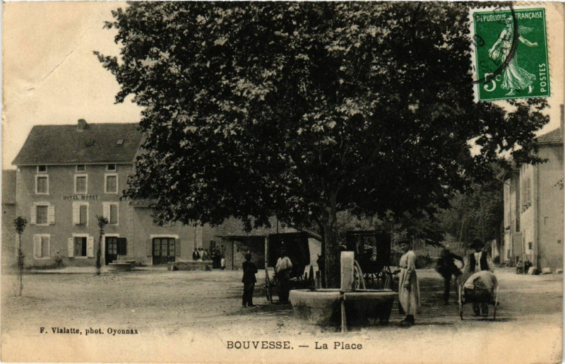 Carte postale ancienne Bouvesse - La Place