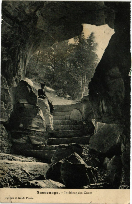 Carte postale ancienne Sassenage - Intérieur des Cuves à Sassenage