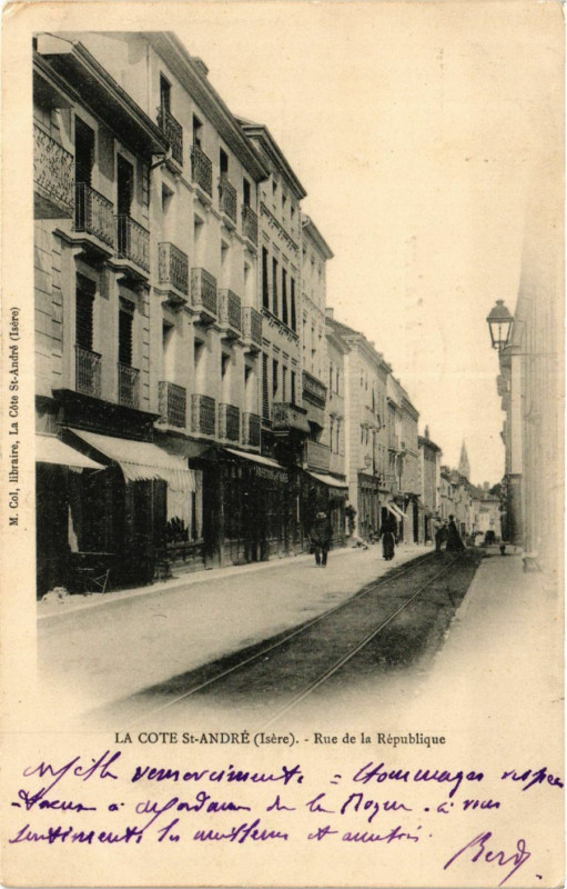Carte postale ancienne La Cote-Saint-Andre - Rue de la Republique à La Côte-Saint-André
