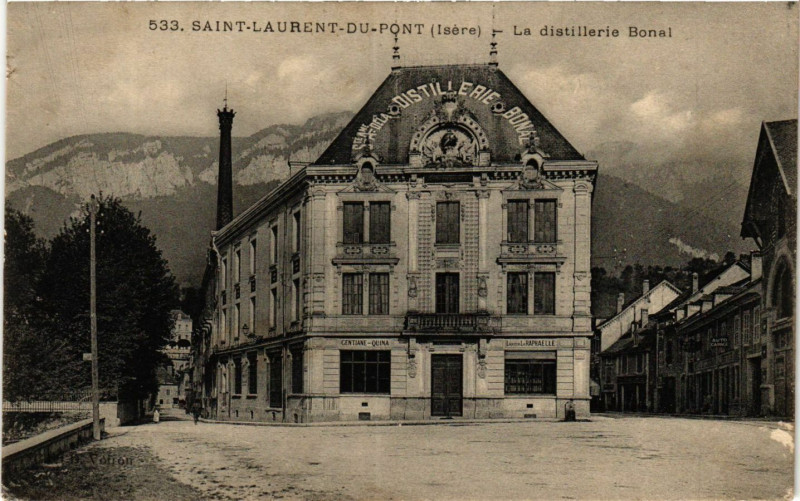 Carte postale ancienne Saint-Laurent-du-Pont - La distillerie Bonal à Saint-Laurent-du-Pont