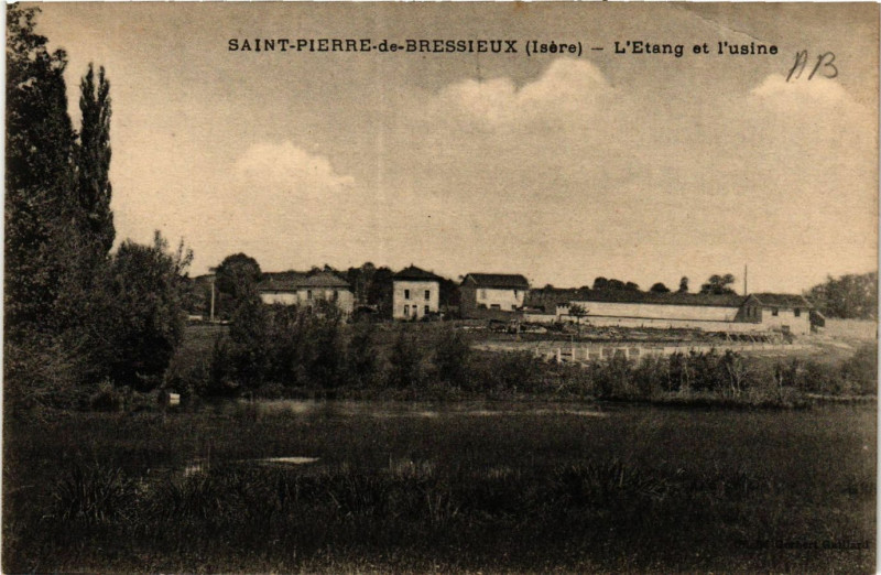 Carte postale ancienne St-Pierre-de-Bressieux - L'Etang et l'usine à Bressieux