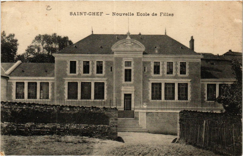 Carte postale ancienne Saint-Chef - Nouvelle Ecole de Filles à Saint-Chef