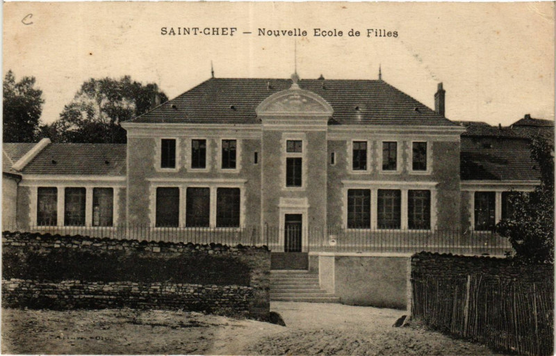 Carte postale ancienne Saint-Chef - Nouvelle Ecole de Filles à Saint-Chef