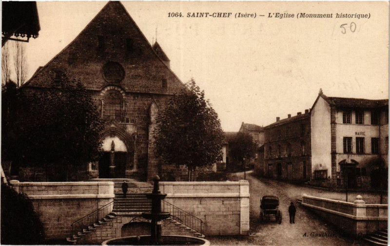 Carte postale ancienne Saint-Chef - L'Eglise à Saint-Chef