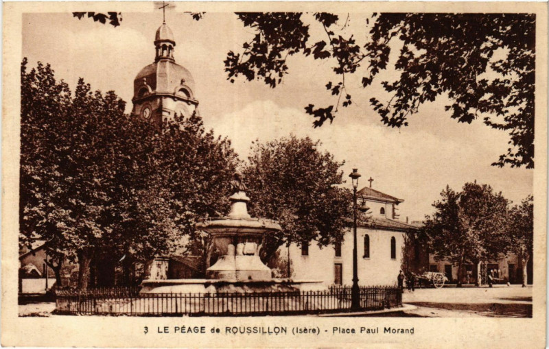 Carte postale ancienne Le Peage de Roussillon - Place Paul Morand à Roussillon