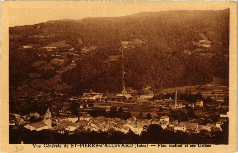 Carte postale ancienne Vue générale de St-Pierre-d'Allevard - Plan incime et ses.. à Plan