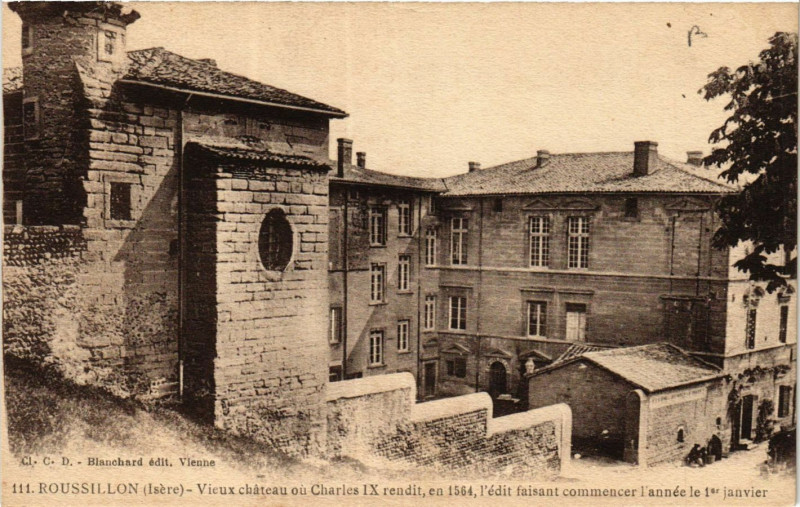 Carte postale ancienne Roussillon - Vieux chateau ou Chales Ix rendit en 1564 à Roussillon