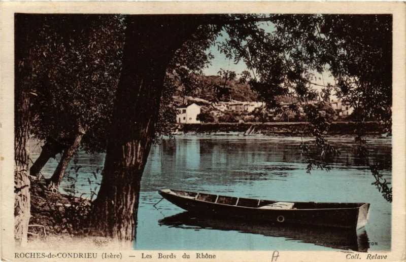 Carte postale ancienne Roches-de-Condrieu - Les Bords du Rhone à Roche