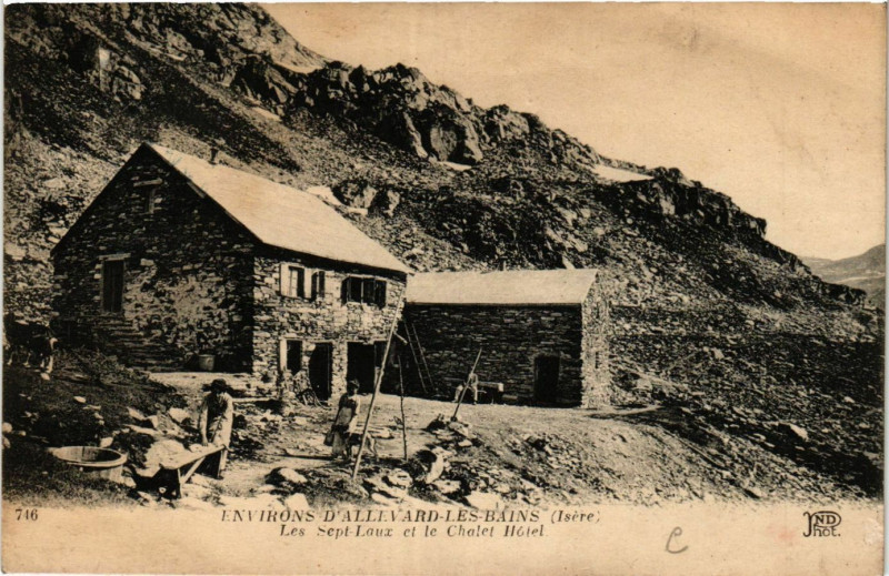 Carte postale ancienne Env. d'Allevard-les-Bains - Les Sept-Laux et le Chalet à Allevard
