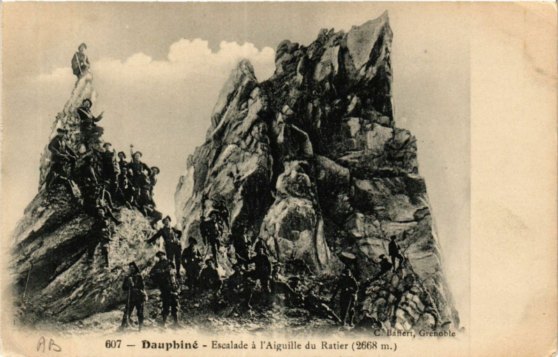 Carte postale ancienne Dauphiné - Escalade a l'Aiguille du Ratier (2668 m)