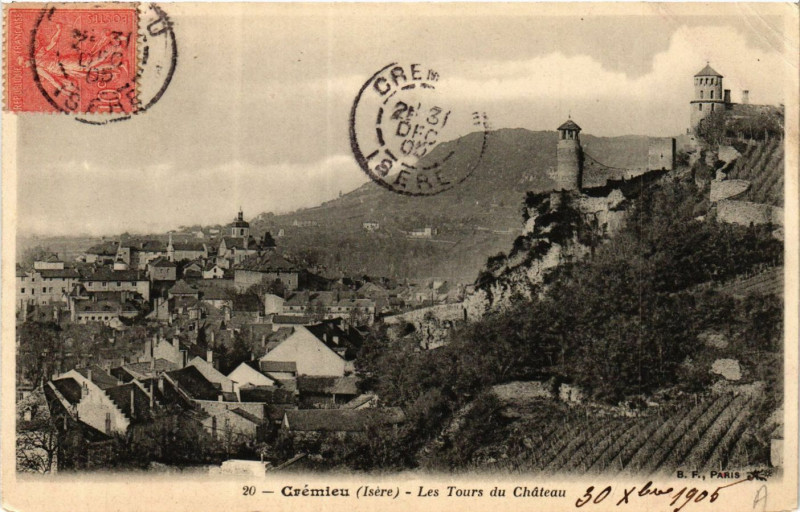Carte postale ancienne Cremieu - Les Tours du Chateau à Crémieu