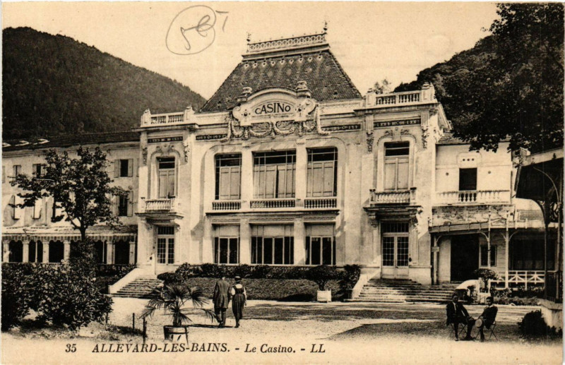 Carte postale ancienne Allevard-les-Bains - Le Casino à Allevard