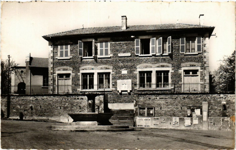 Carte postale ancienne Crachier - La Mairie à Crachier