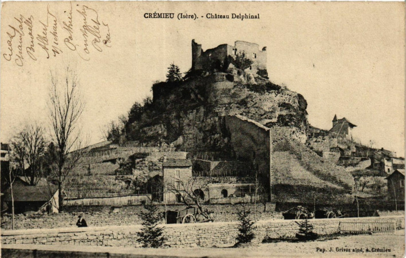 Carte postale ancienne Cremieu - Chateau Delphinal à Crémieu