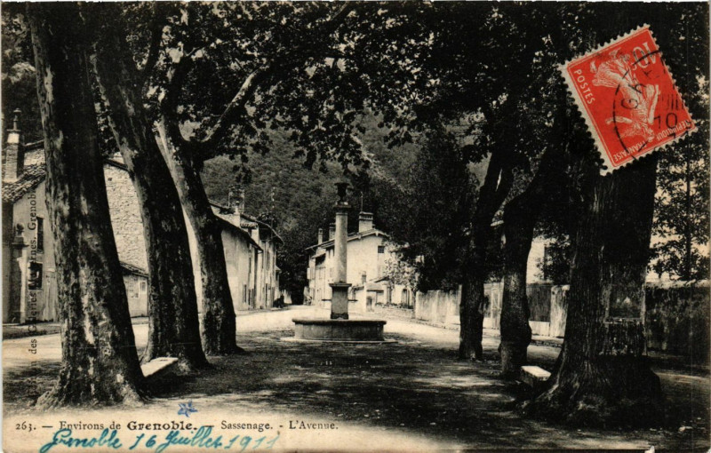 Carte postale ancienne Env. de Grenoble - Sassenage - L'Avenue à Grenoble