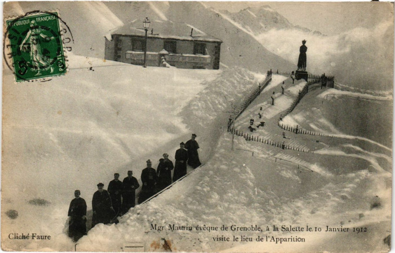 Carte postale ancienne Mgr. Mauriu eveque de Grenoble a la Salette de 10 Jan.1913 visite à Grenoble