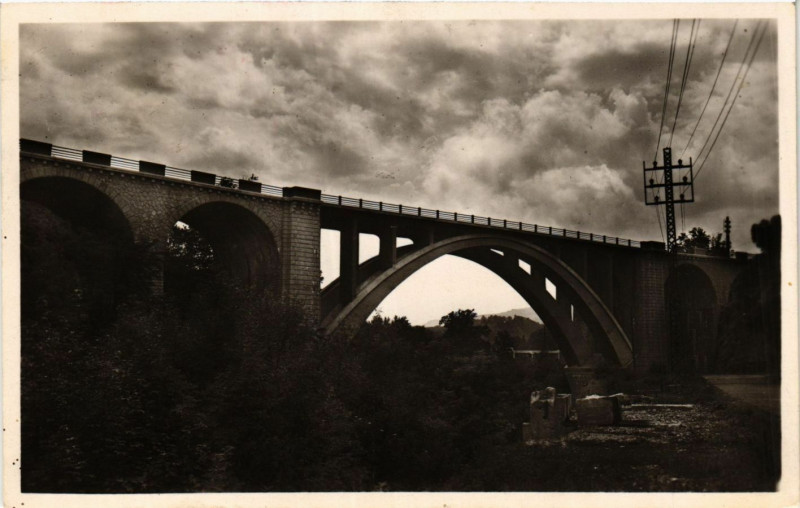 Carte postale ancienne Rives - Pont du Ga à Rives