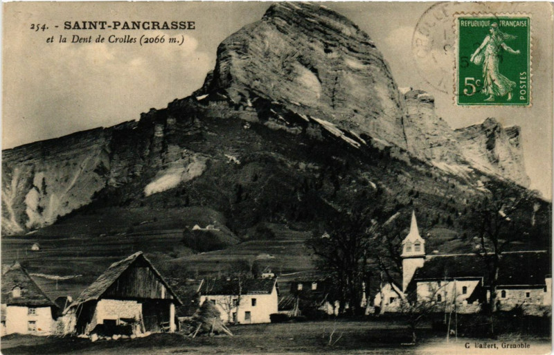 Carte postale ancienne St-Pancrasse et la Dent de Crolles (2066 m) à Crolles