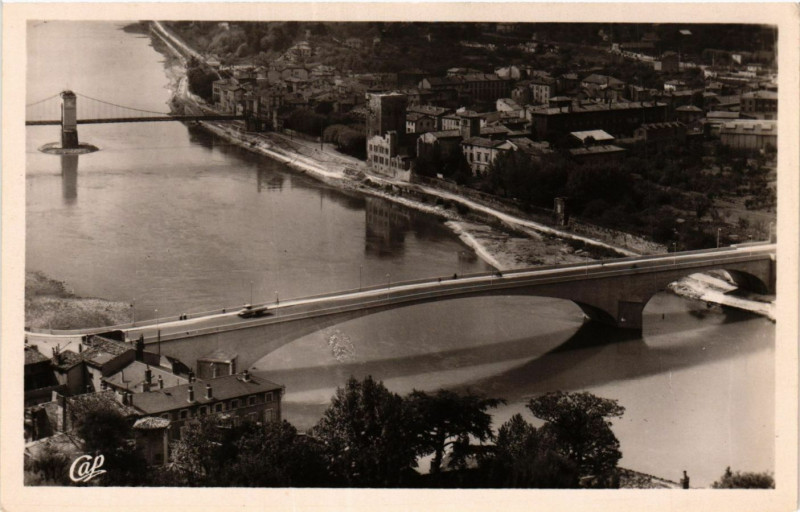 Carte postale ancienne Vienne - Le Nouveau Pont et la Passerelle de Ste-Colombe à Vienne