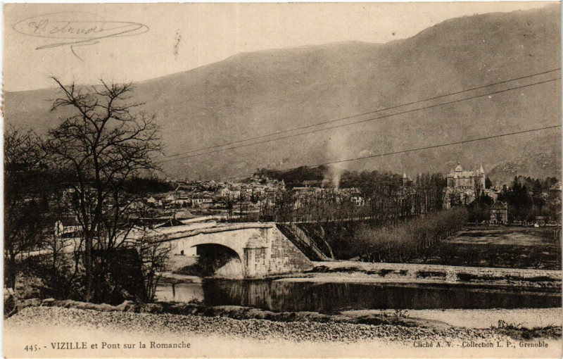Carte postale ancienne Vizille et Pont sur la Romanche à Vizille