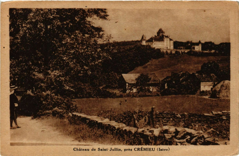 Carte postale ancienne Chateau de St-Jullin pres Cremieu - à Crémieu