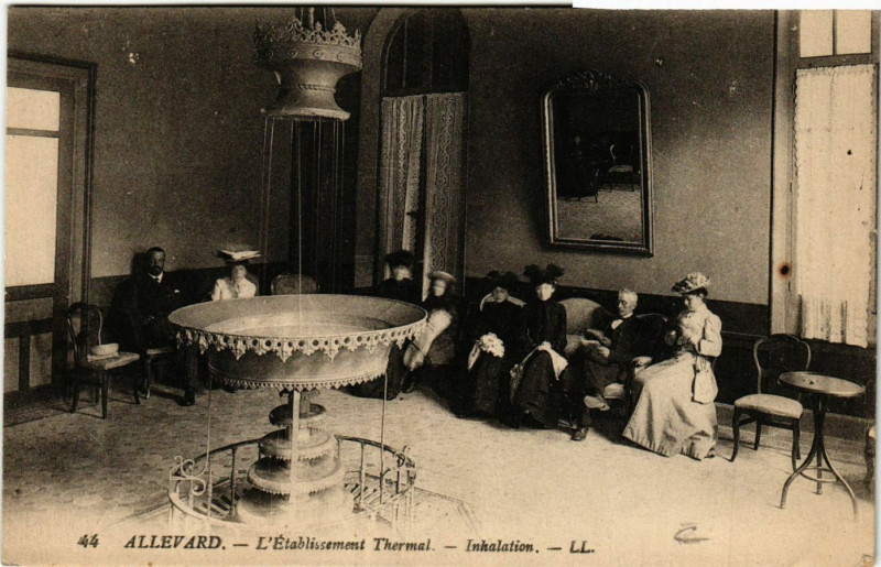 Carte postale ancienne Allevard - L'Etablissement Thermal - Inhalation à Allevard
