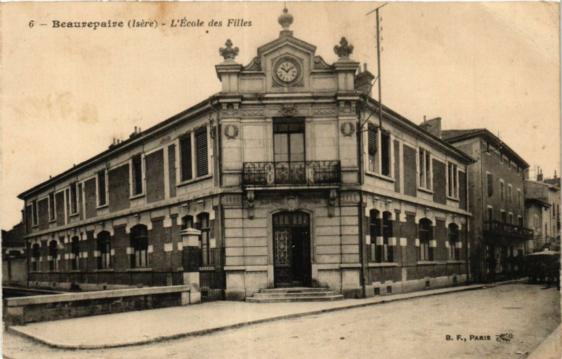 Carte postale ancienne Beaurepaire - L'Ecole des Filles à Beaurepaire