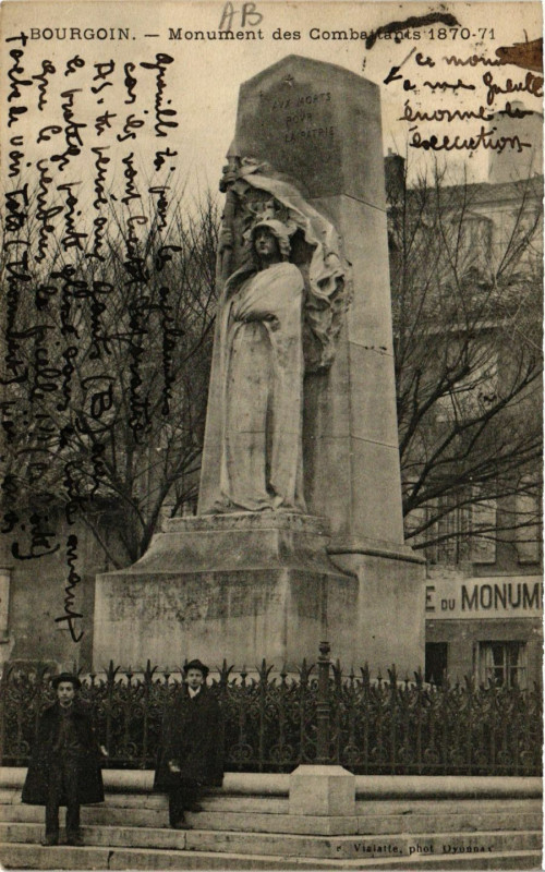 Carte postale ancienne Bourgoin - Monument des Combattants 1870-71