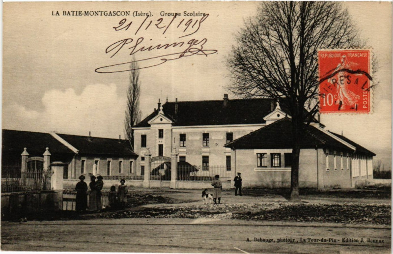 Carte postale ancienne La Batie-Montgascon - Goupe Scolaire à La Bâtie-Montgascon
