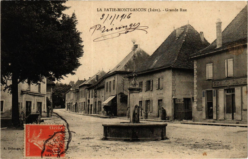Carte postale ancienne La Batie-Montgascon - Grande Rue à La Bâtie-Montgascon