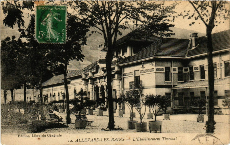 Carte postale ancienne Allevard-les-Bains - L'Etablissement Thermal à Allevard