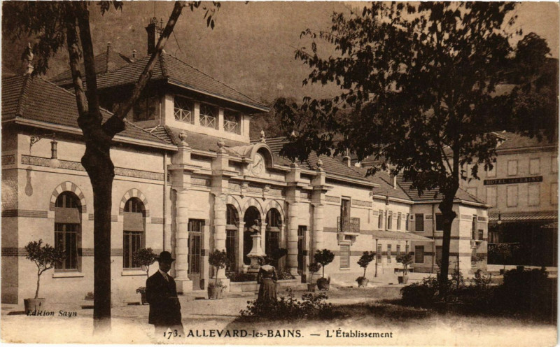 Carte postale ancienne Allevard-les-Bains - L'Etablissement à Allevard