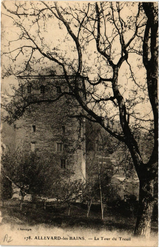 Carte postale ancienne Allevard-les-Bains - La Tour de Treuil à Allevard