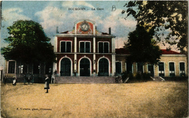 Carte postale ancienne Bourgoin - La Gare
