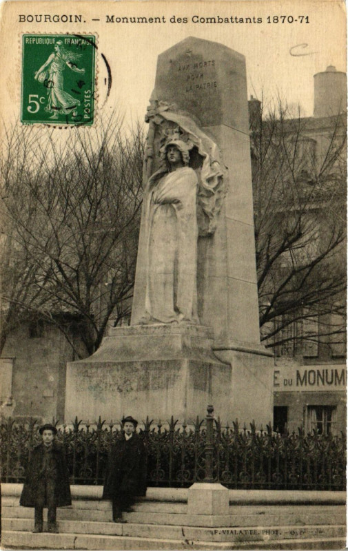 Carte postale ancienne Bourgoin - Monument des Combattants 1870-71