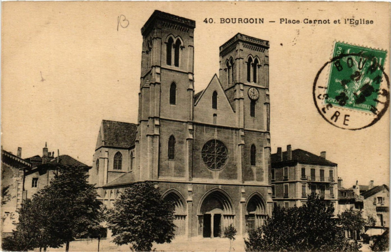 Carte postale ancienne Bourgoin - Place Carnot et l'Eglise