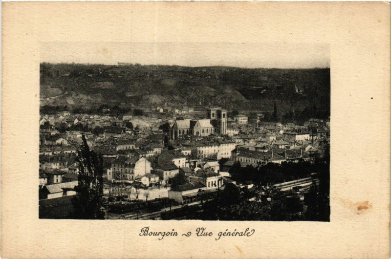 Carte postale ancienne Bourgoin - Vue générale