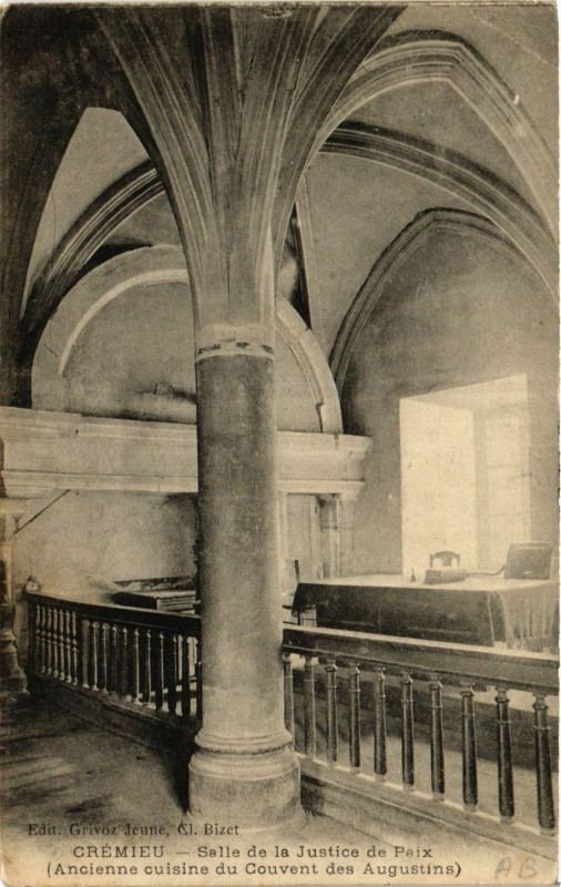 Carte postale ancienne Cremieu - Salle de la Justice de Paix (Ancienne cuisine du Couvent à Crémieu