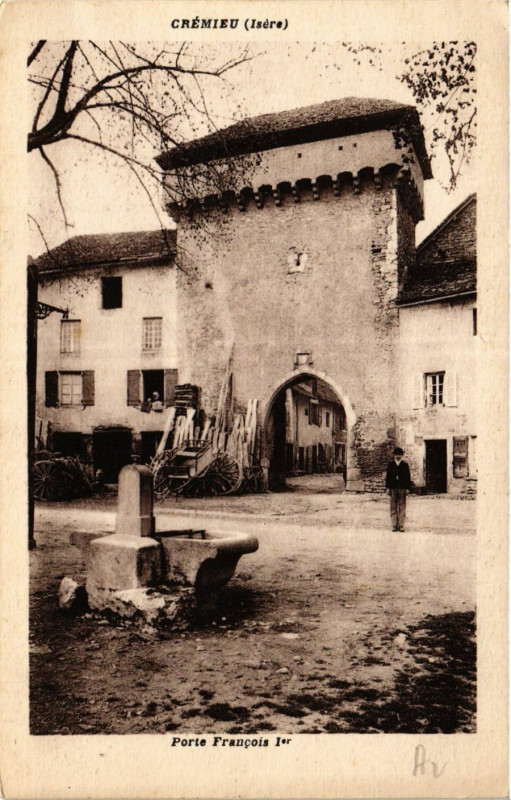 Carte postale ancienne Cremieu - Porte Francois Ier à Crémieu