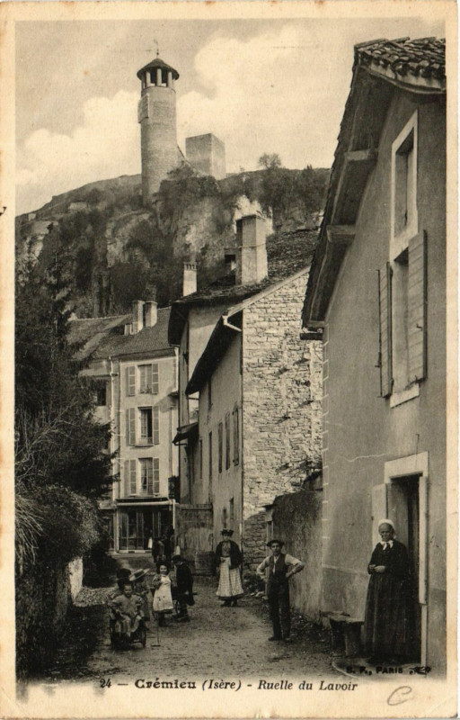 Carte postale ancienne Cemieu - Ruelle du Lavoir