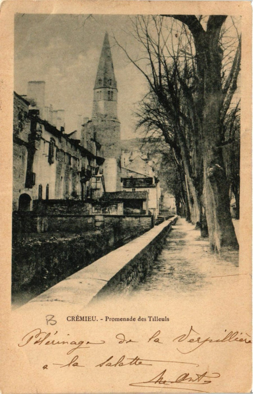 Carte postale ancienne Crémieu - Promenade de Tilleuls à Crémieu