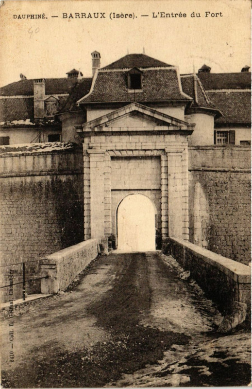 Carte postale ancienne Dauphiné - Barraux - L'Entrée du Fort à Barraux
